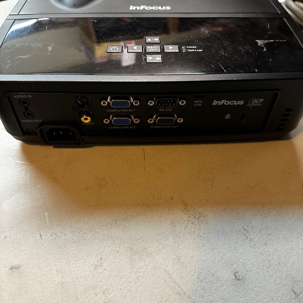 InFocus digital Projector - Picture 2 of 9